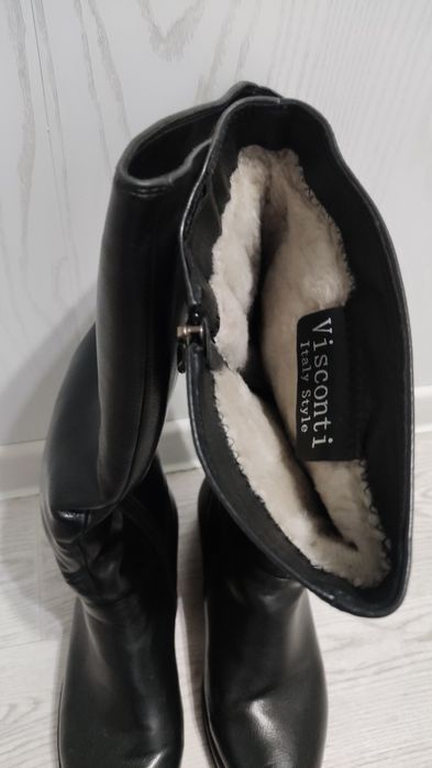 Продается зимние сапоги меховые