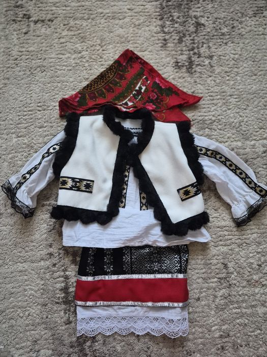 Costum popular bebeluș