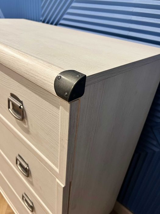 Продаю 2 Кровати и Комод