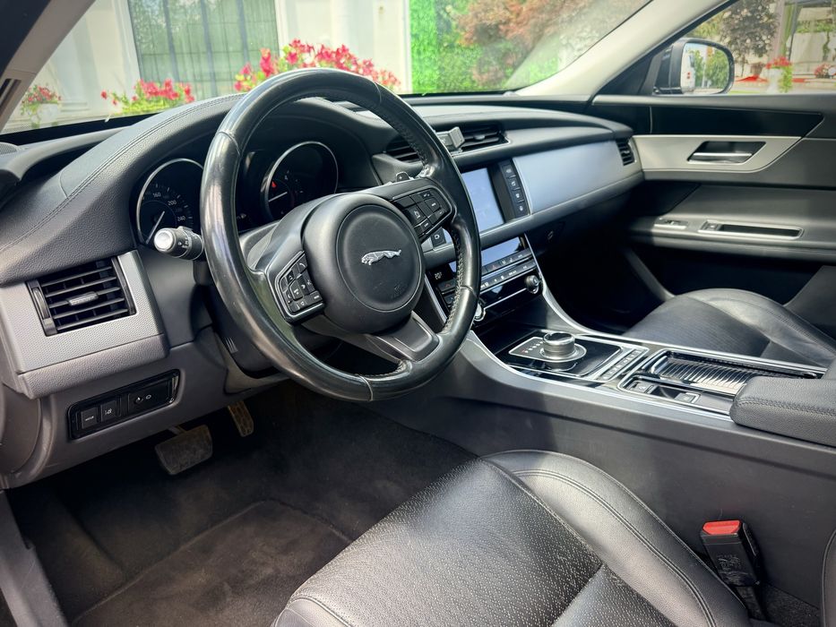 Jaguar XF 2.0d 180 CP Cutie ZF8 Fab 2016! Garantie 12 Luni