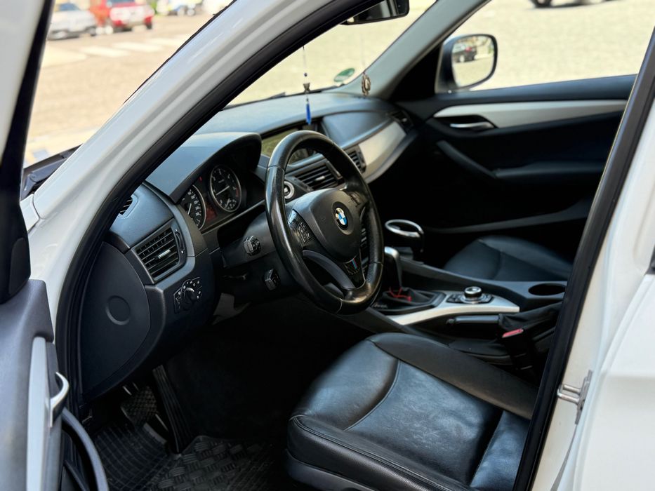 SUV * BMW X1 * X-Drive * Alb Perlat * Automat * Navi * Piele