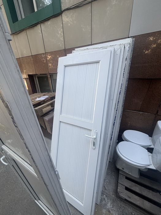 Пластиковые двери