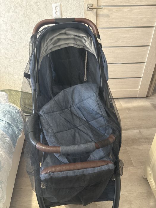 Продаю прогулочную коляску