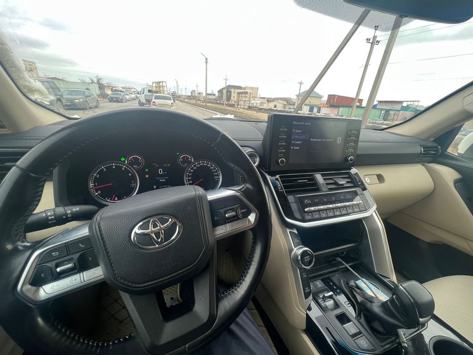 Tayota 300 крузак