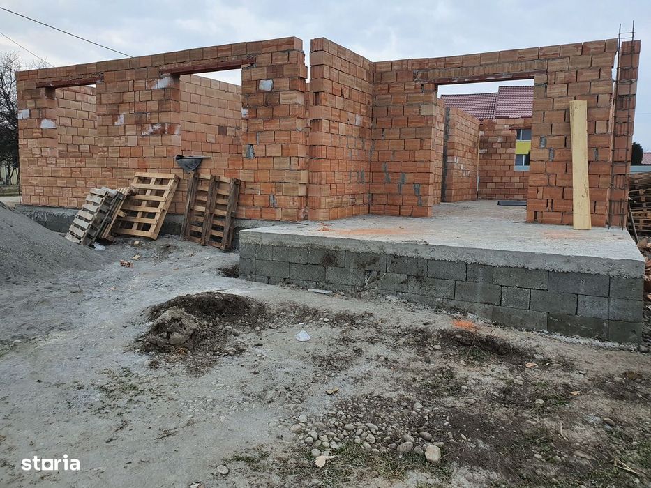 Casă la cheie pe 1 nivel 4 camere 2 băi,145 mp,500 mp teren