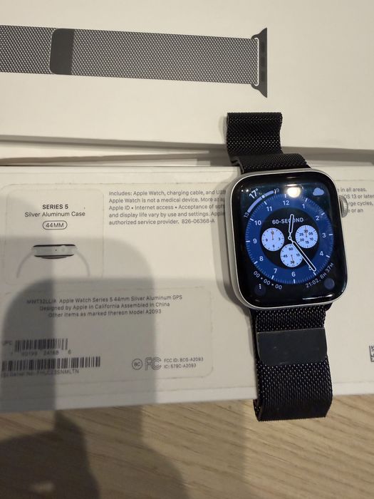 Apple watch Series 5 silver 44mm with milanese loop