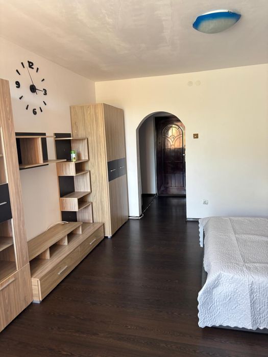 Închiriez apartament cu o camera