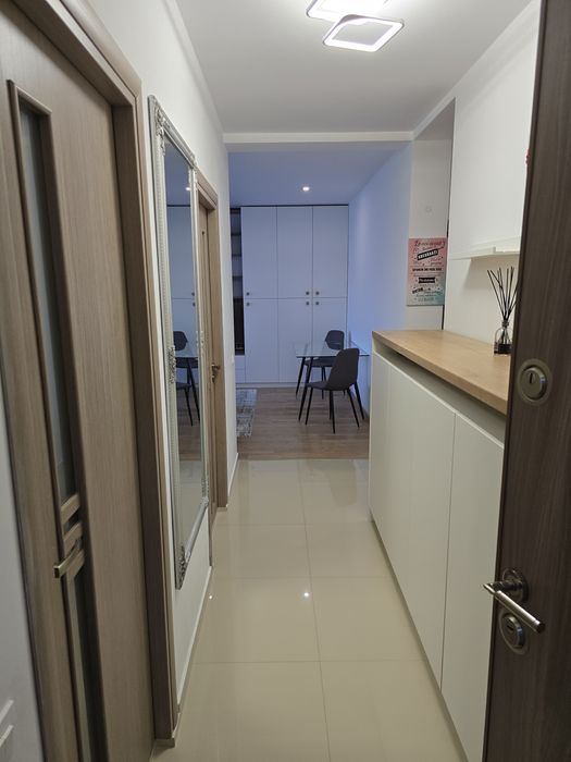 Inchiriez apartament 3 camere decomandate, 2 bai, bucatarie cu cămară,