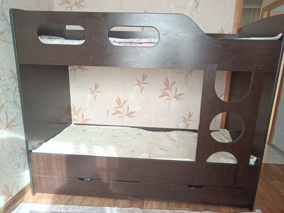 Кровать двухъярусная