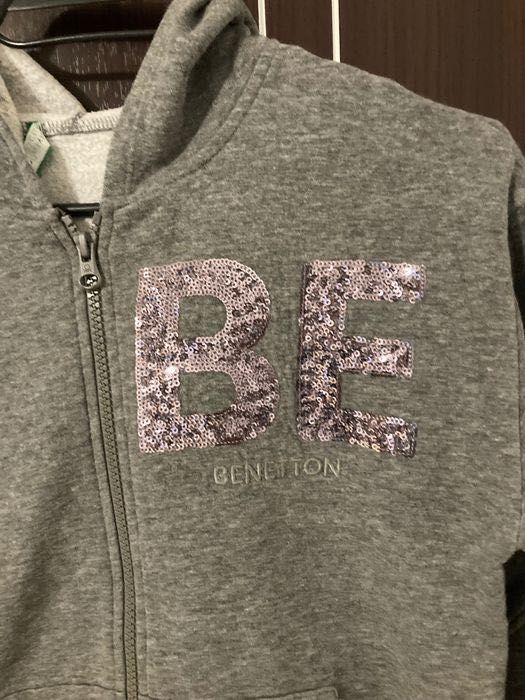 Суичър на марката BENETTON