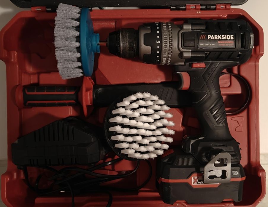 Inchiriez Aspirator Injectie/ Extractie Karcher Puzzi 10/1