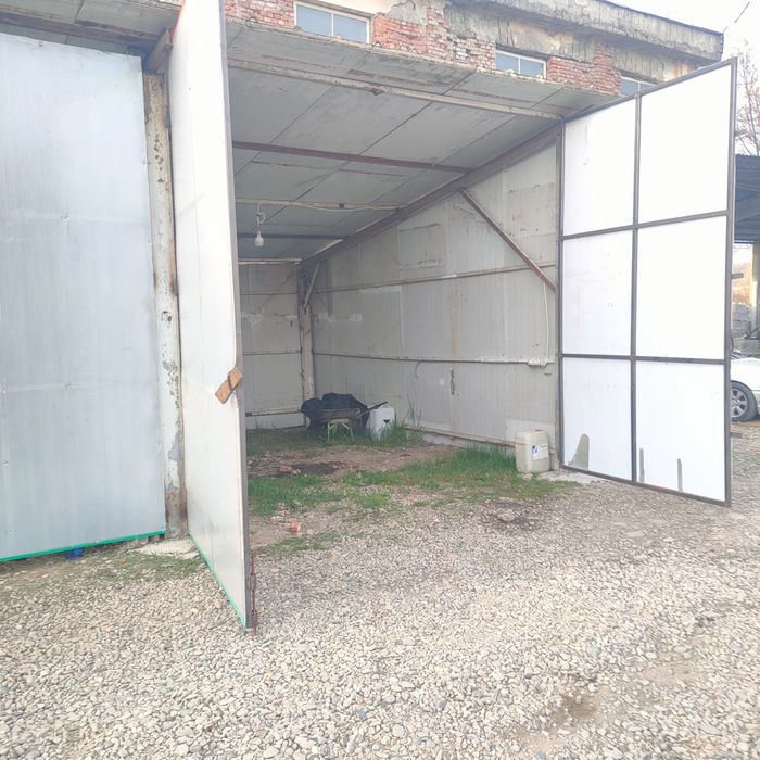 Închiriez convenabil spatiu comercial