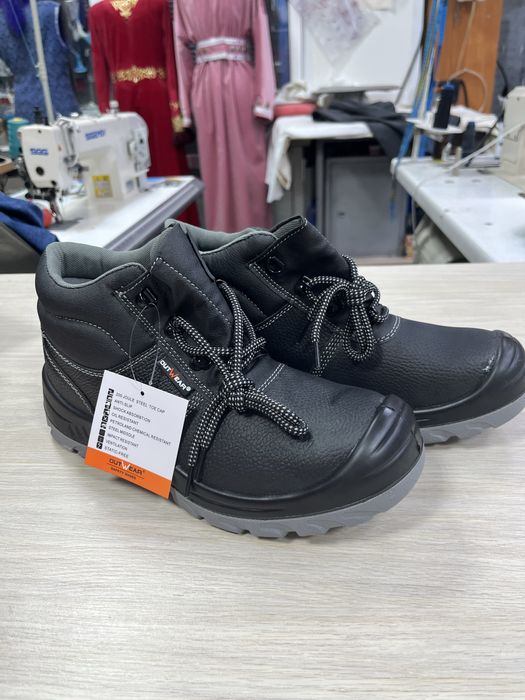 Ботинки продам. Недорого.