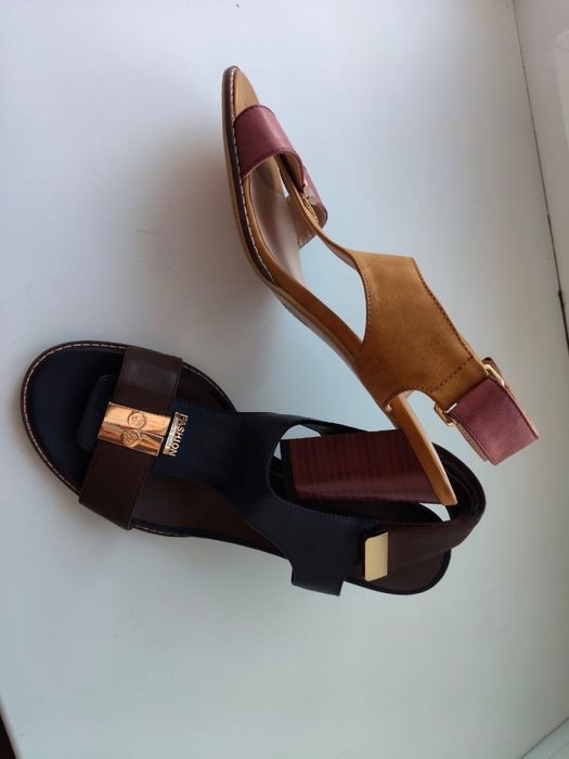 Продам босоножки