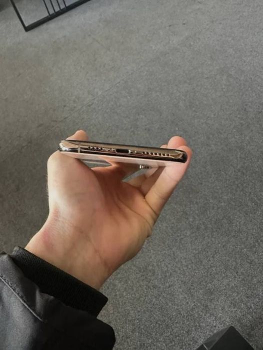 Iphone xs max gold
