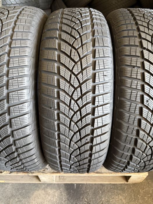 4 anvelope iarna 205/55/19 Goodyear ca NOI dot 2024!