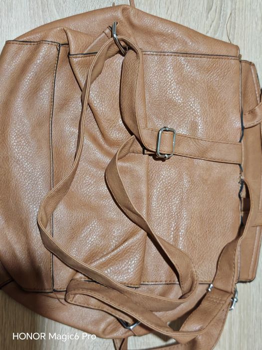 Дамска раница запазена