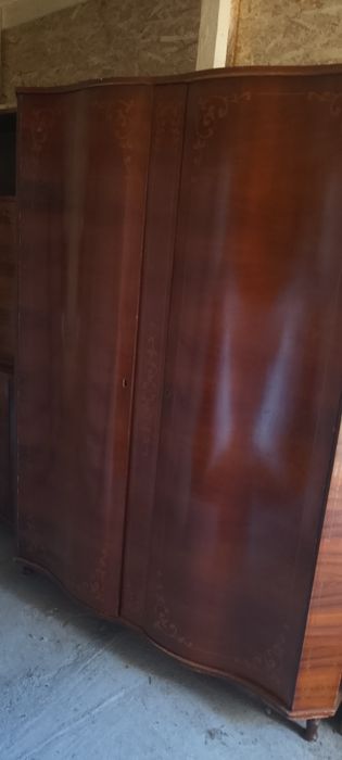 Set mobilier din furnir de nuc