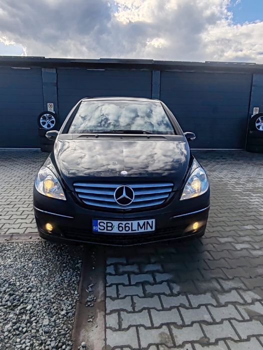 Vând masina Mercedess Benz