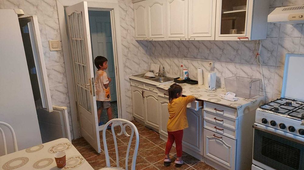 Apartament ultra-central – vizavi de Direcția Muncii, Etaj 4 cu acoperiș, CT și izolat, OFERTA SUB PRETUL PIETII!!