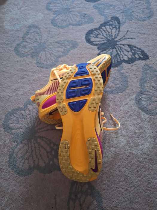 Vând Nike vomero 18