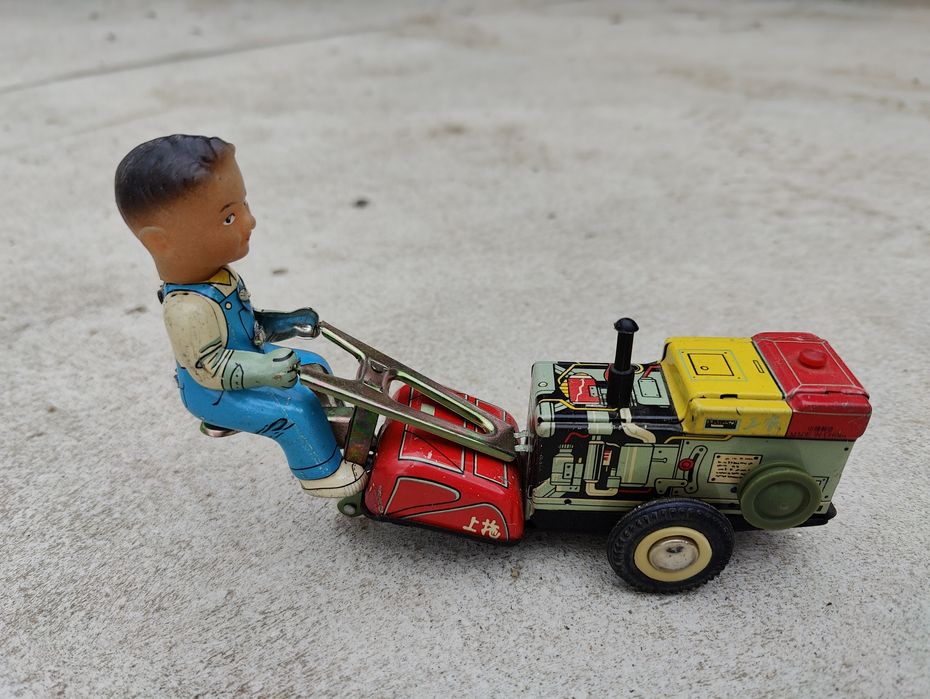 Tractor vintage.jucarie chinezeasca anii '60   MS  857