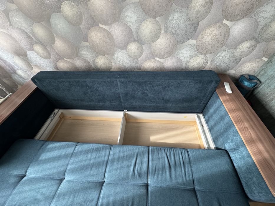 Диван б/у для гостинной/спальни  240 см