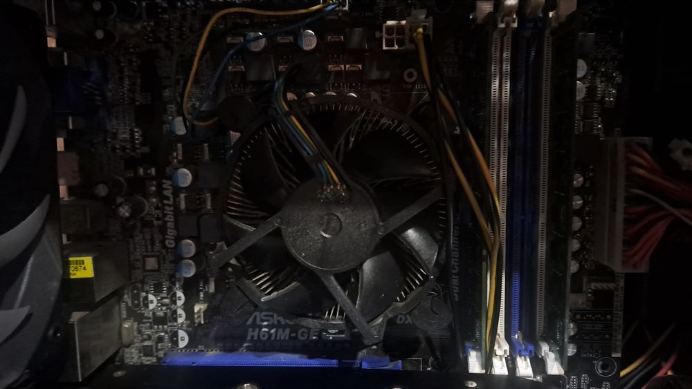 Продам Компьютер для средних игр