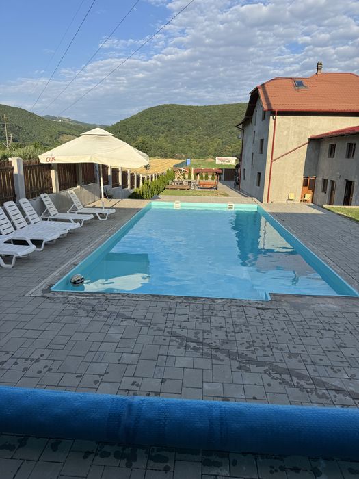 Închiriez cabana cu Piscina si ciubar