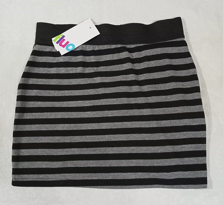 Фирменная юбка для девушки