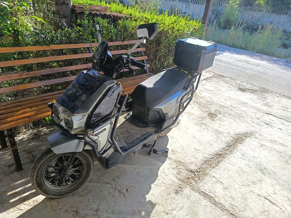 Skuter sotiladi.