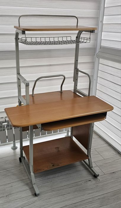 Компьютерный стол.