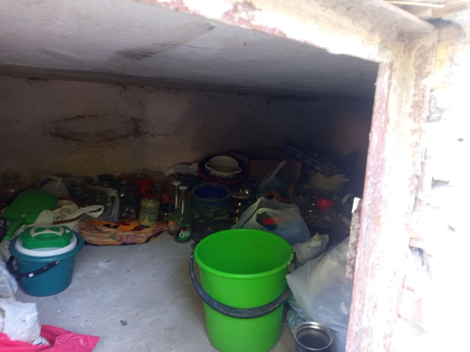Birinchi etaj ikki xonalik kvartira Uy sotiladi pul zarur uchun tezda