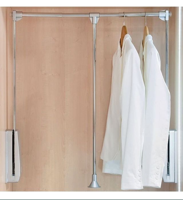 șină pliabilă pentru dulap permite accesul ușor la partea superioară a