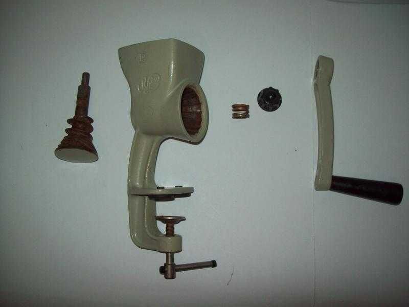 Ручная мельница/перцемолка/кофемолка/ Мрия .СССР  .