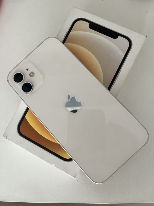 iPhone 12 в идеальном состоянии