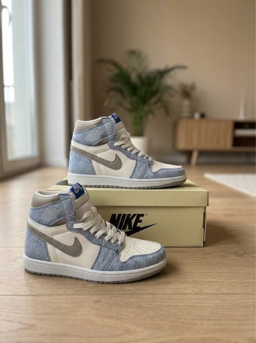 Jordan 1  Hyper Royal