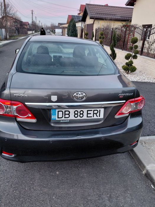 Vând toyota corolla 2010