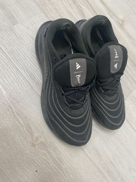 Кроссовки адидас