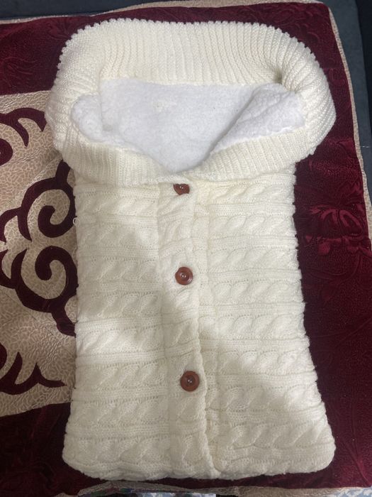 Вязаный конверт-спальник для малыша