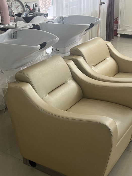 Vand echipamente si mobilier salon