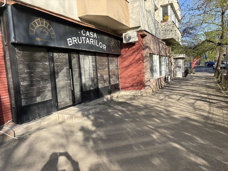 Spatiu comercial amenajat modern de inchiriat