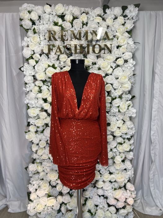 Червена рокля с пайети