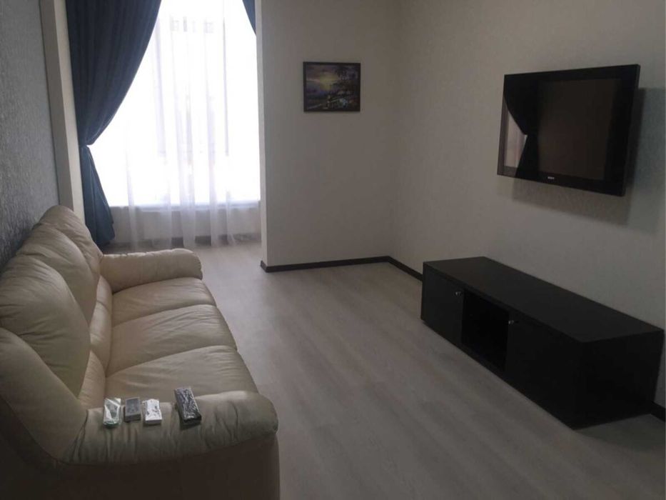 Дава се под наем Двустаен апартамент в София, Изток - 69 кв.м за 561 € - Снимка #2