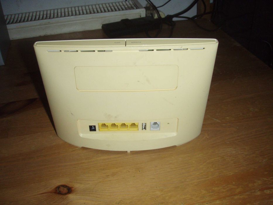 Router 4G LTE Huawei B525 functional in orice retea