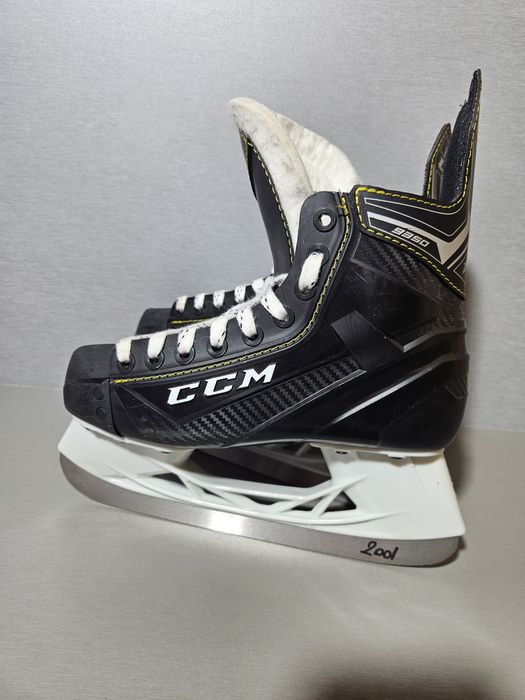 Patine hochei hockey 3001 CCM 9350, marime 37.5, lungime interioara 24cm.