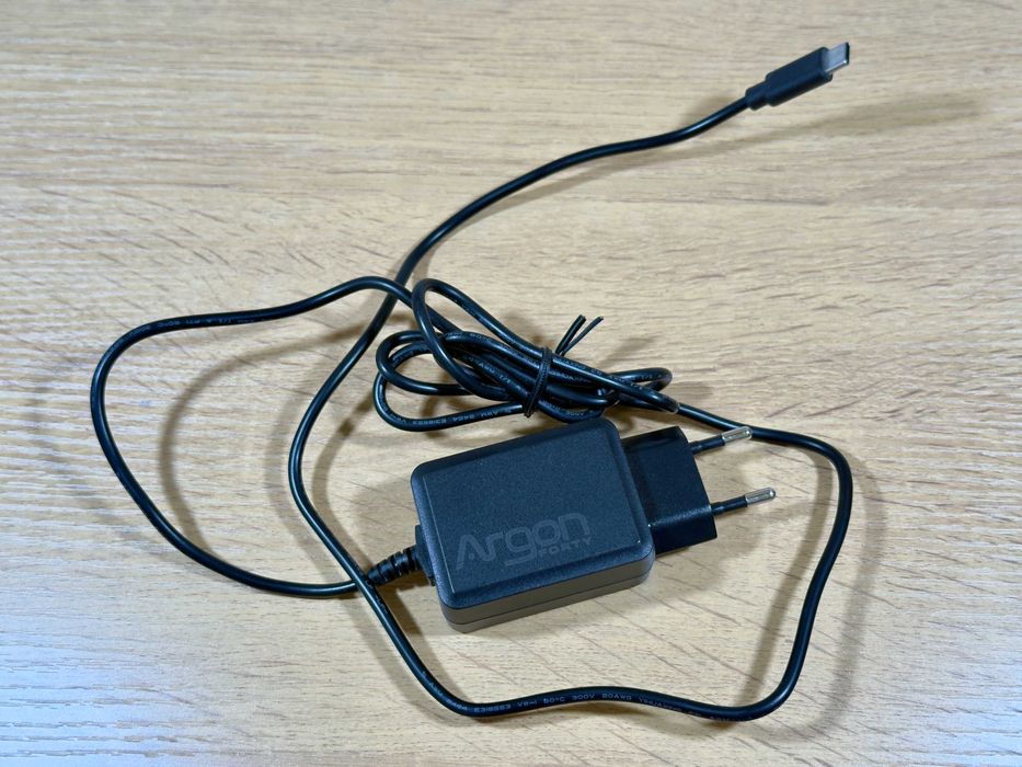 Raspberry Pi Model B/8GB + Argon ONE M.2 (SATA) + 16GB MicroSD