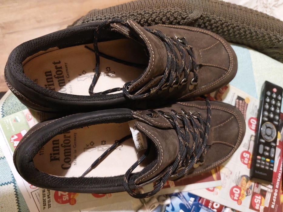 Продавам туристически обувки