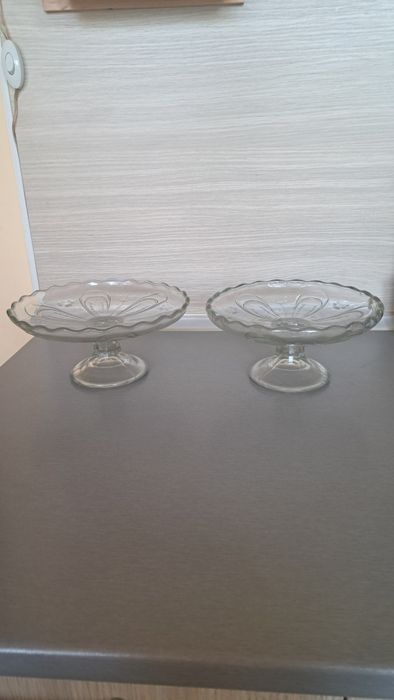 Стъклена фруктиера от две части