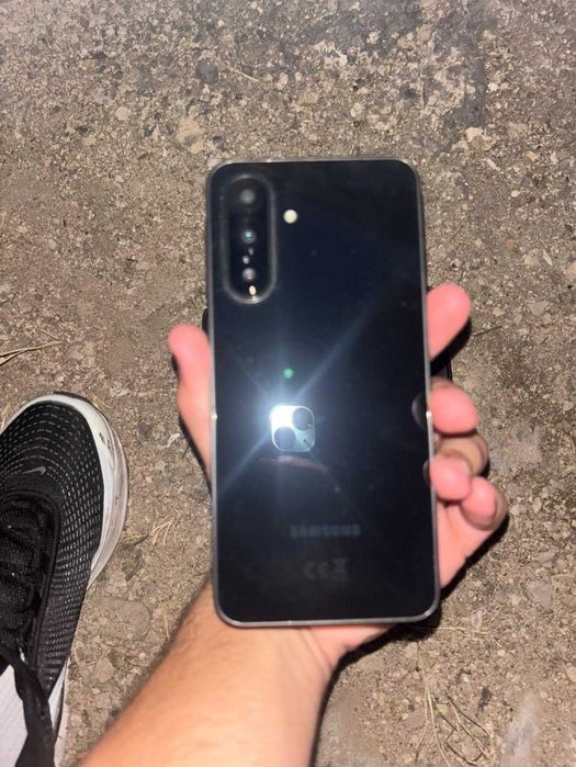 Продавам SAMSUNG GALAXY A26 5G 256GB в отлично състояние като нов телефона е с две години гаранция закупен от А1